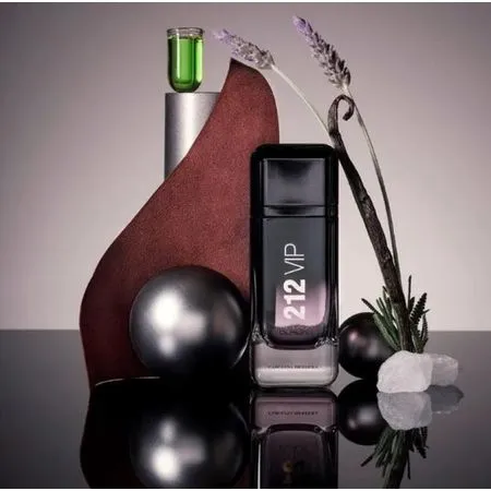 Perfume Masculino 212 Vip Black Carolina Herrera Eau de Parfum 100 ml - Imagem 6